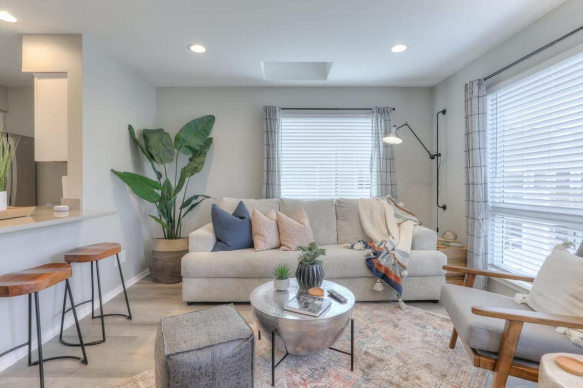 Walk To Broadway Riverfront Condo With Pool Nashville Zewnętrze zdjęcie