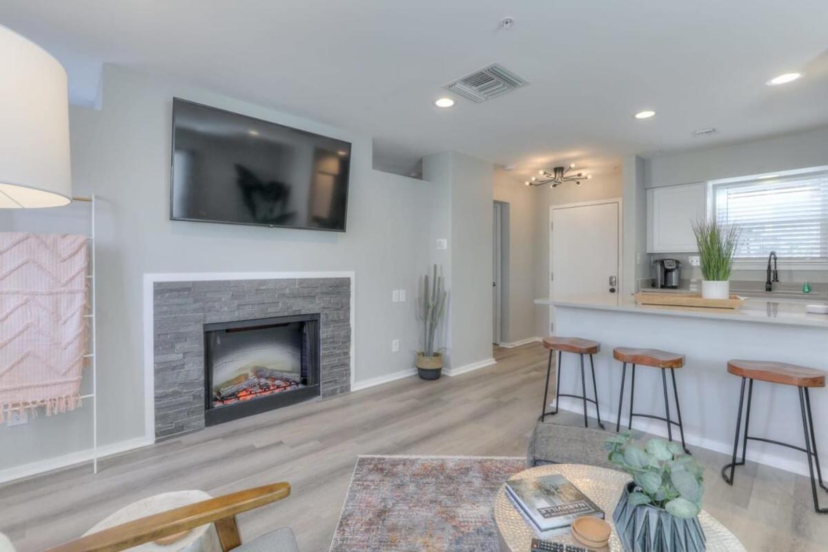Walk To Broadway Riverfront Condo With Pool Nashville Zewnętrze zdjęcie