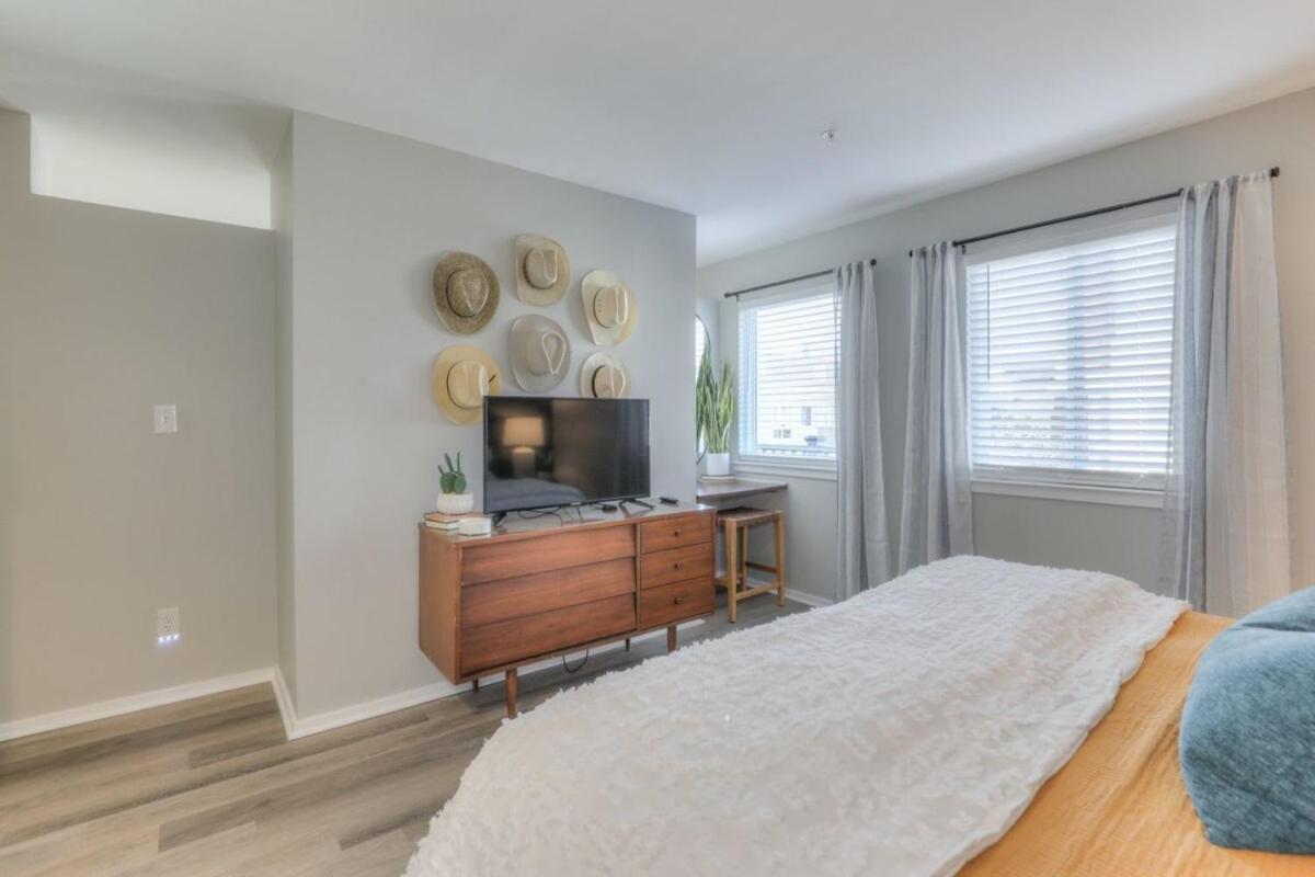 Walk To Broadway Riverfront Condo With Pool Nashville Zewnętrze zdjęcie