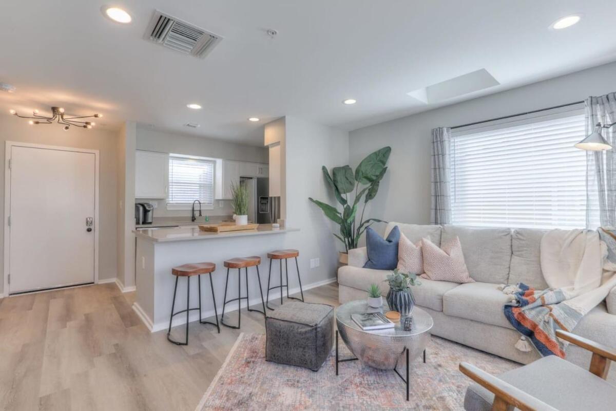 Walk To Broadway Riverfront Condo With Pool Nashville Zewnętrze zdjęcie