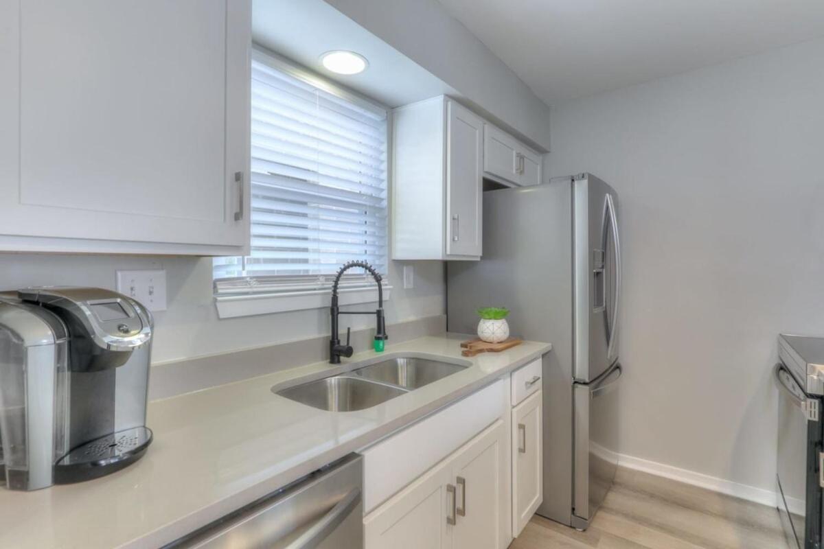 Walk To Broadway Riverfront Condo With Pool Nashville Zewnętrze zdjęcie