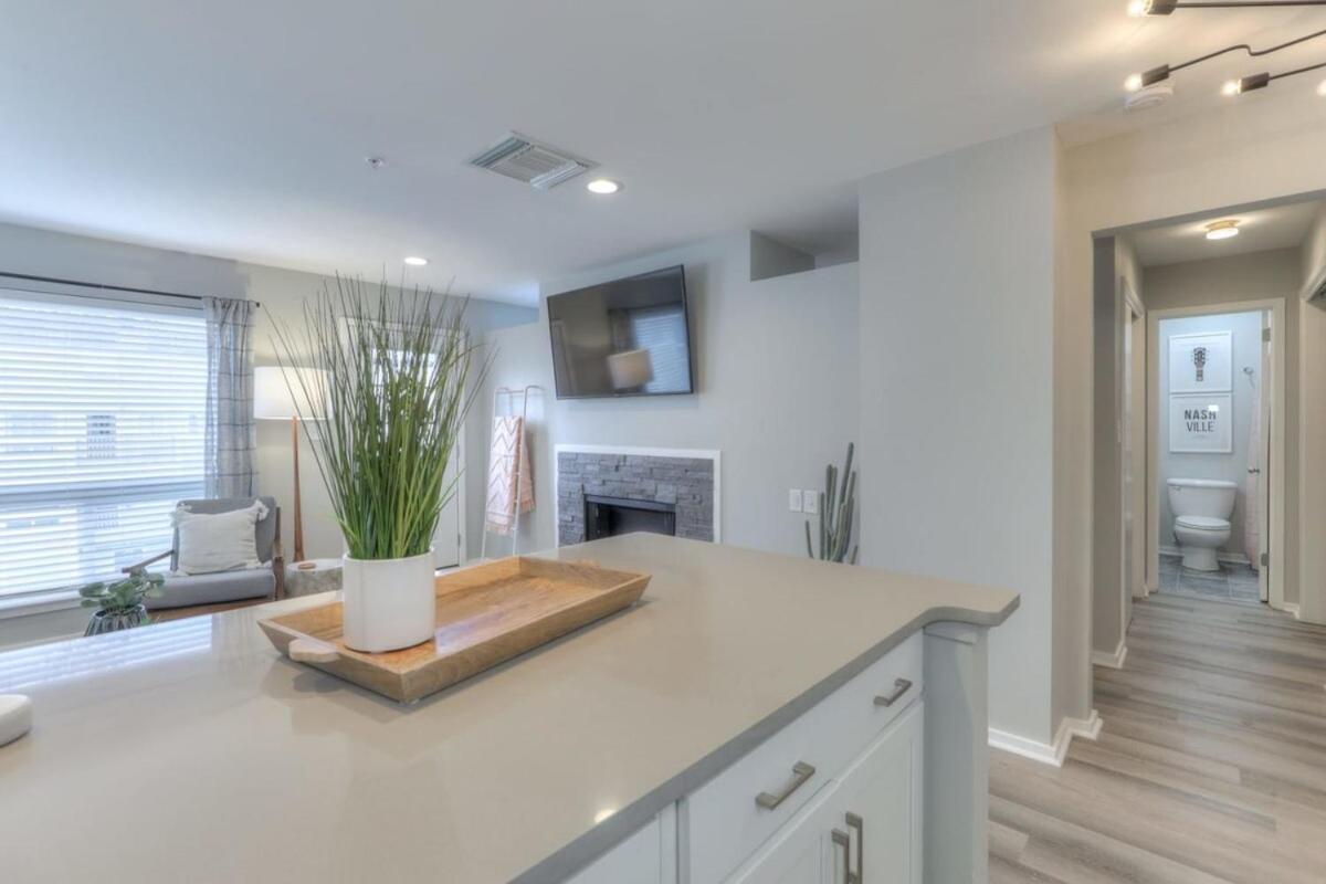 Walk To Broadway Riverfront Condo With Pool Nashville Zewnętrze zdjęcie