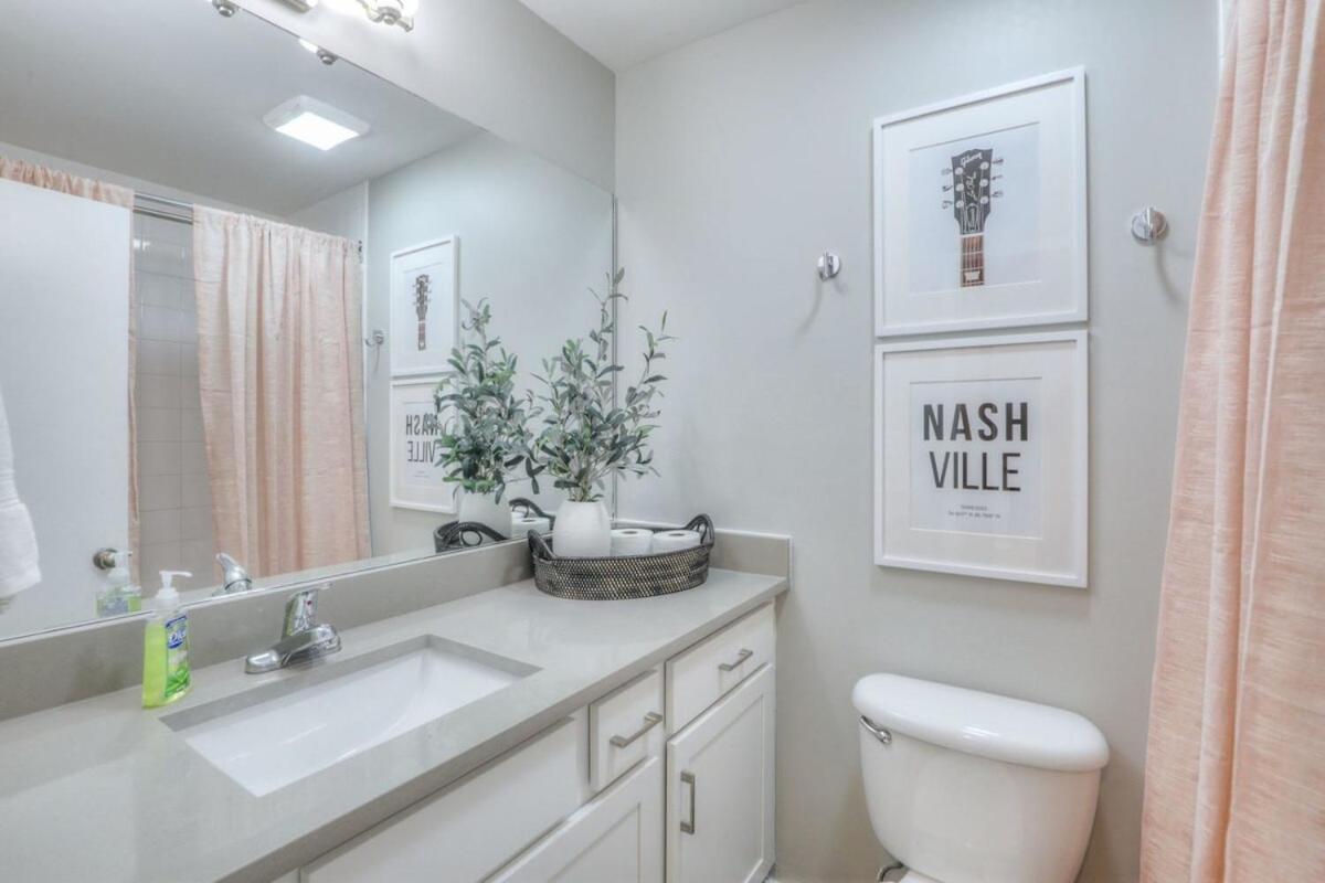 Walk To Broadway Riverfront Condo With Pool Nashville Zewnętrze zdjęcie