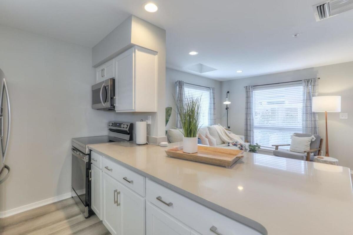 Walk To Broadway Riverfront Condo With Pool Nashville Zewnętrze zdjęcie