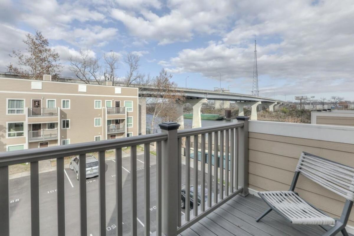 Walk To Broadway Riverfront Condo With Pool Nashville Zewnętrze zdjęcie