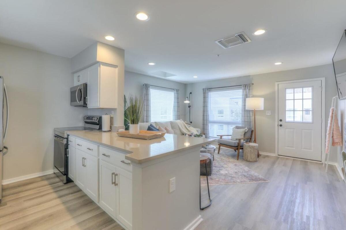 Walk To Broadway Riverfront Condo With Pool Nashville Zewnętrze zdjęcie