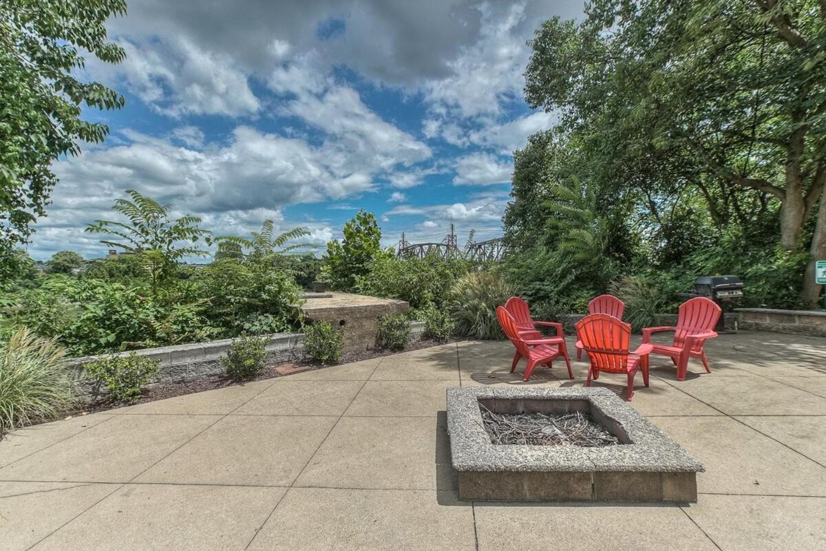 Walk To Broadway Riverfront Condo With Pool Nashville Zewnętrze zdjęcie