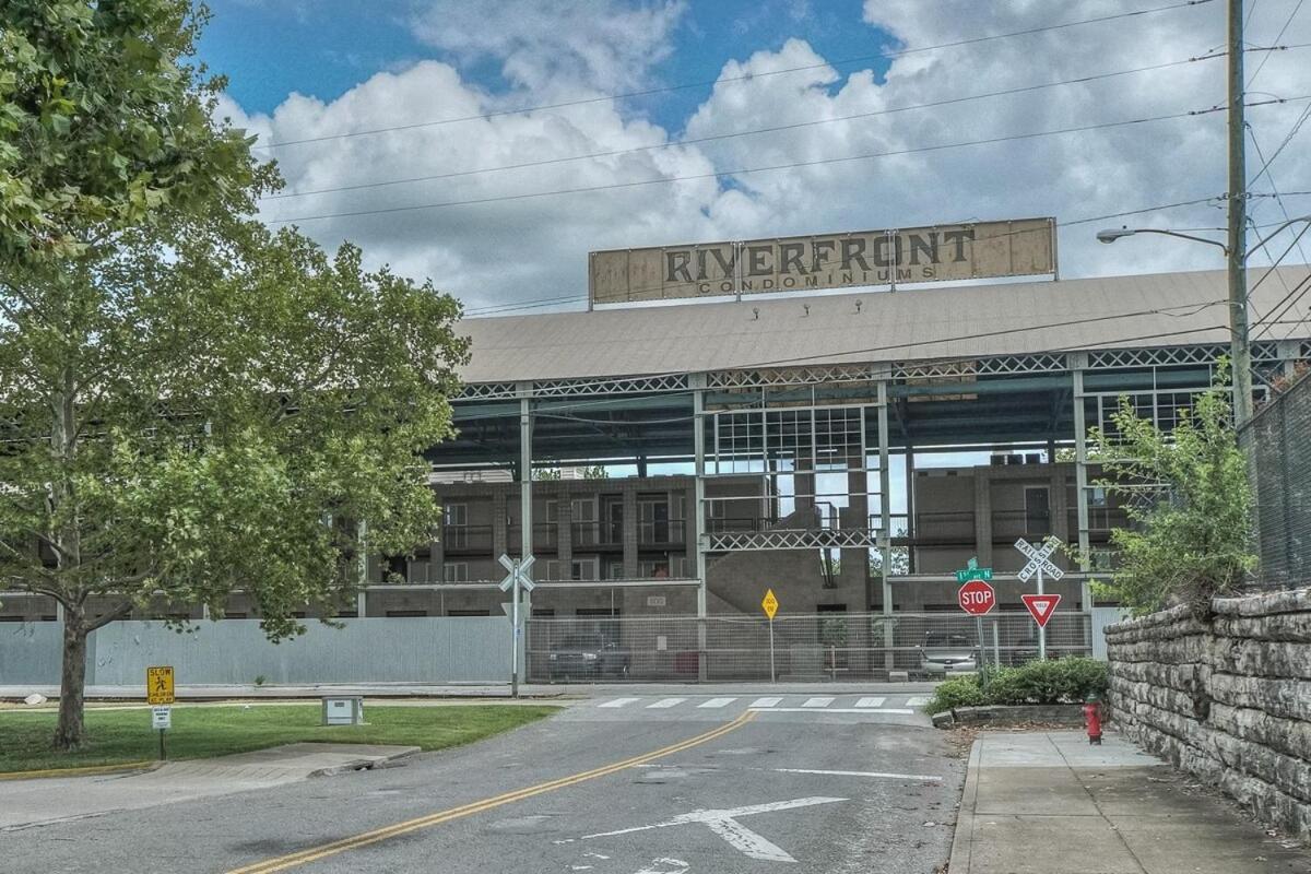 Walk To Broadway Riverfront Condo With Pool Nashville Zewnętrze zdjęcie