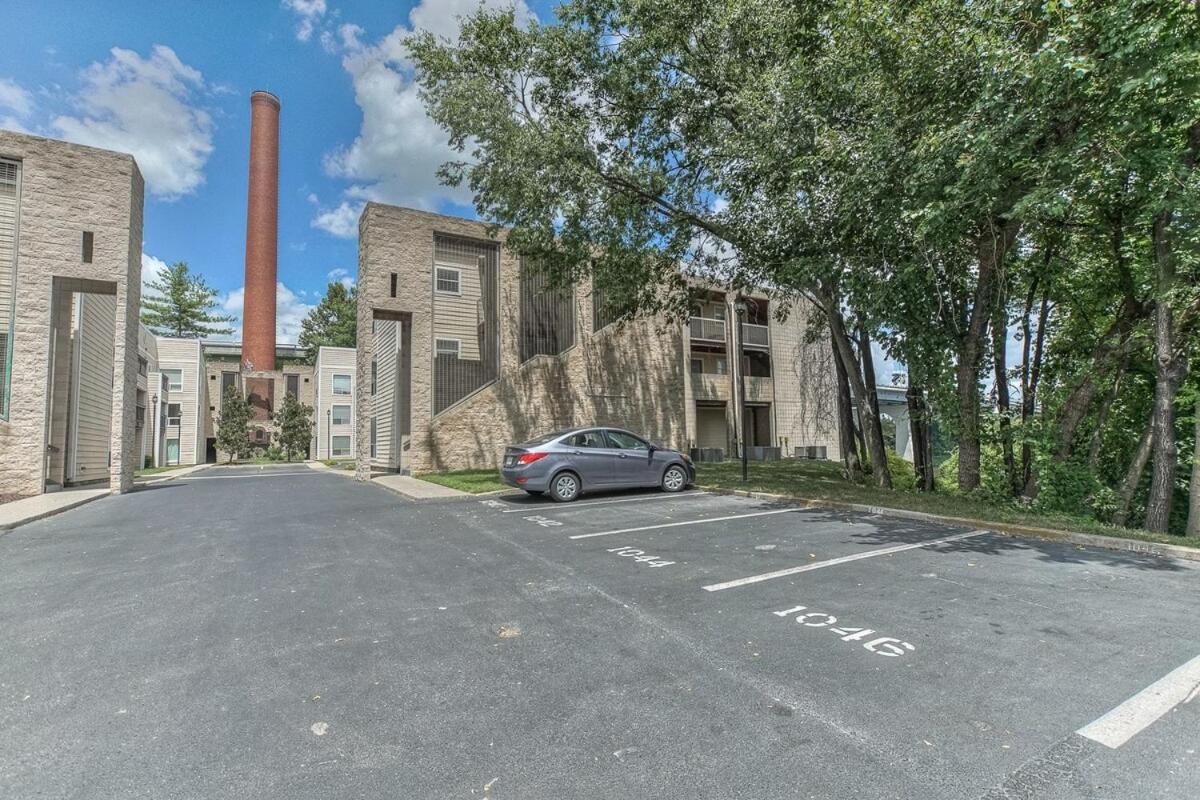 Walk To Broadway Riverfront Condo With Pool Nashville Zewnętrze zdjęcie